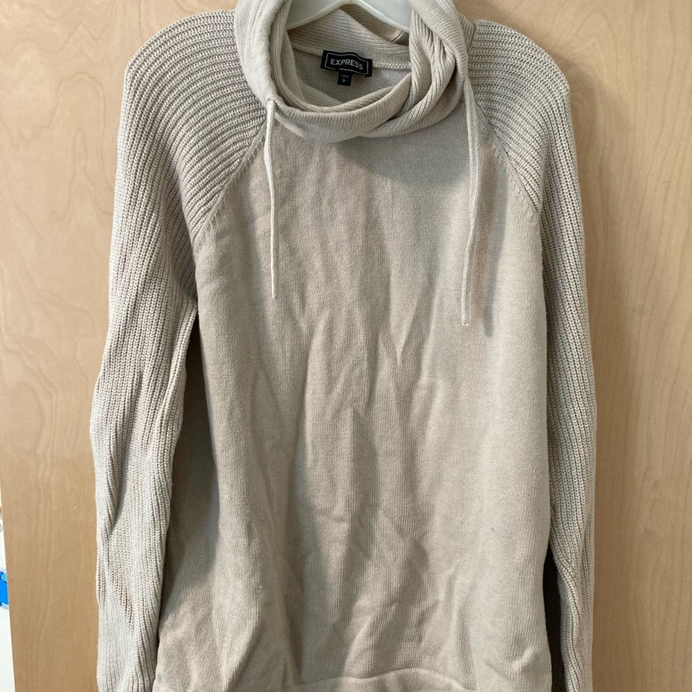 Express Women’s Turtleneck Sweater - Light Tan